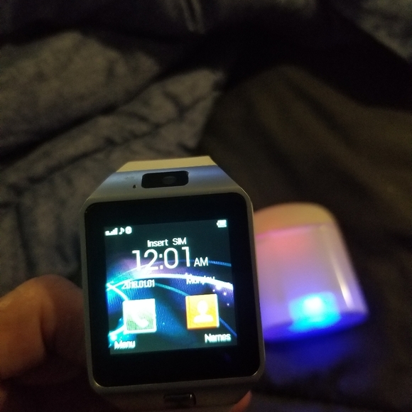 Smart Watch/ Wireless Earphone - Picture 3 of 8